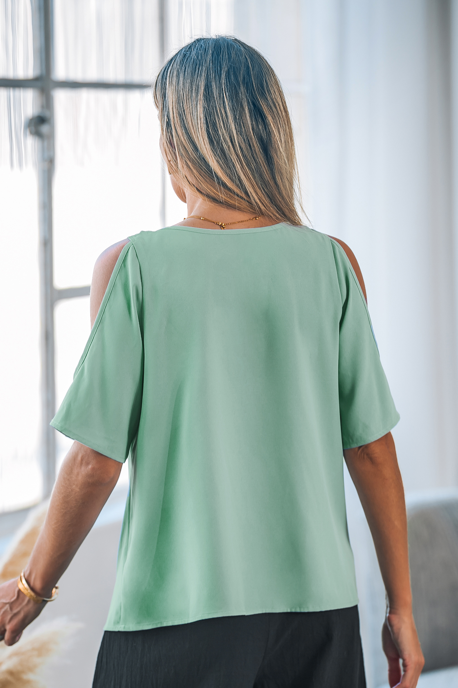 Haut à épaules dénudées et col rond vert
