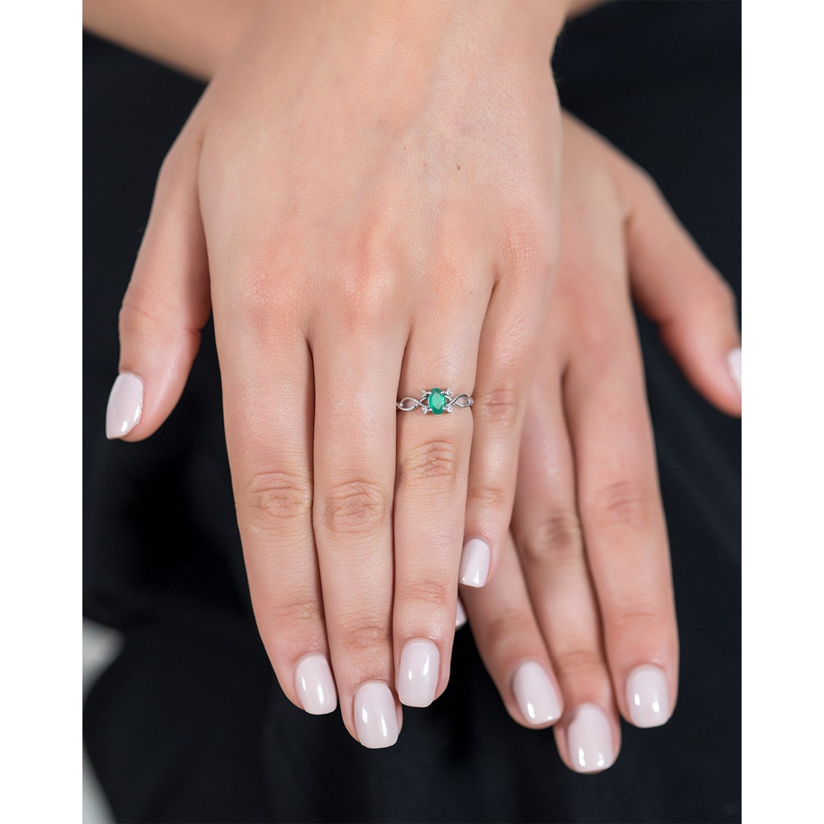 Bague Emeraude et diamants sur Argent 925 1.85grs