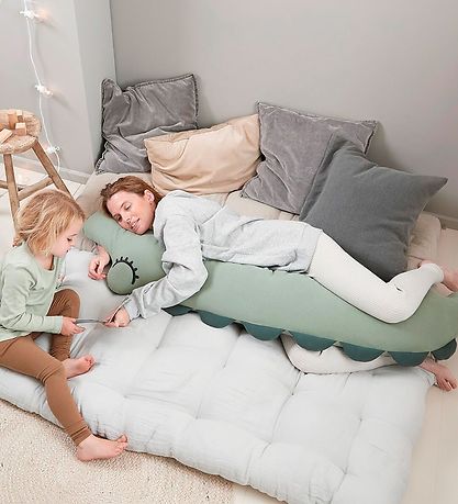 Done by Deer Pude - 160x40 cm - Comfy - Croco-  Grøn