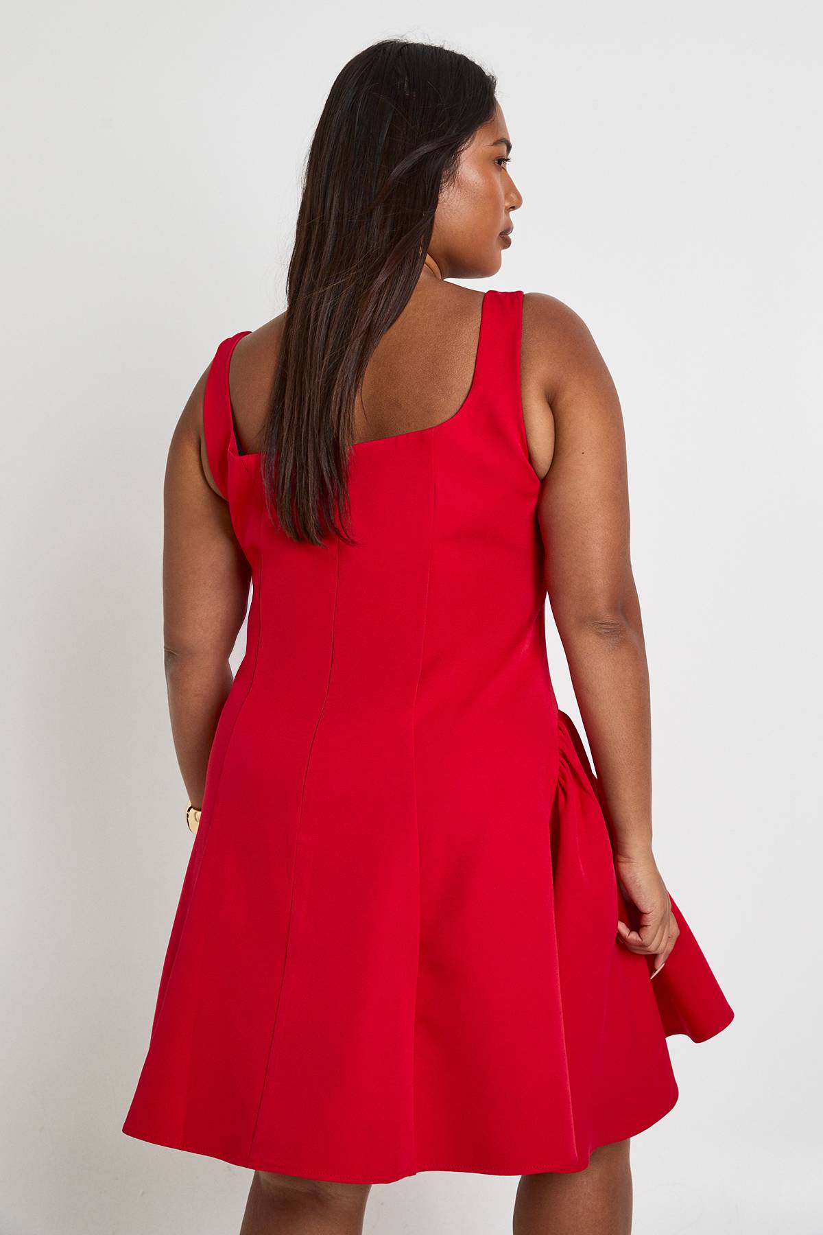 boohoo Plus robe patineuse à bandeau froncée et à effet bouffant