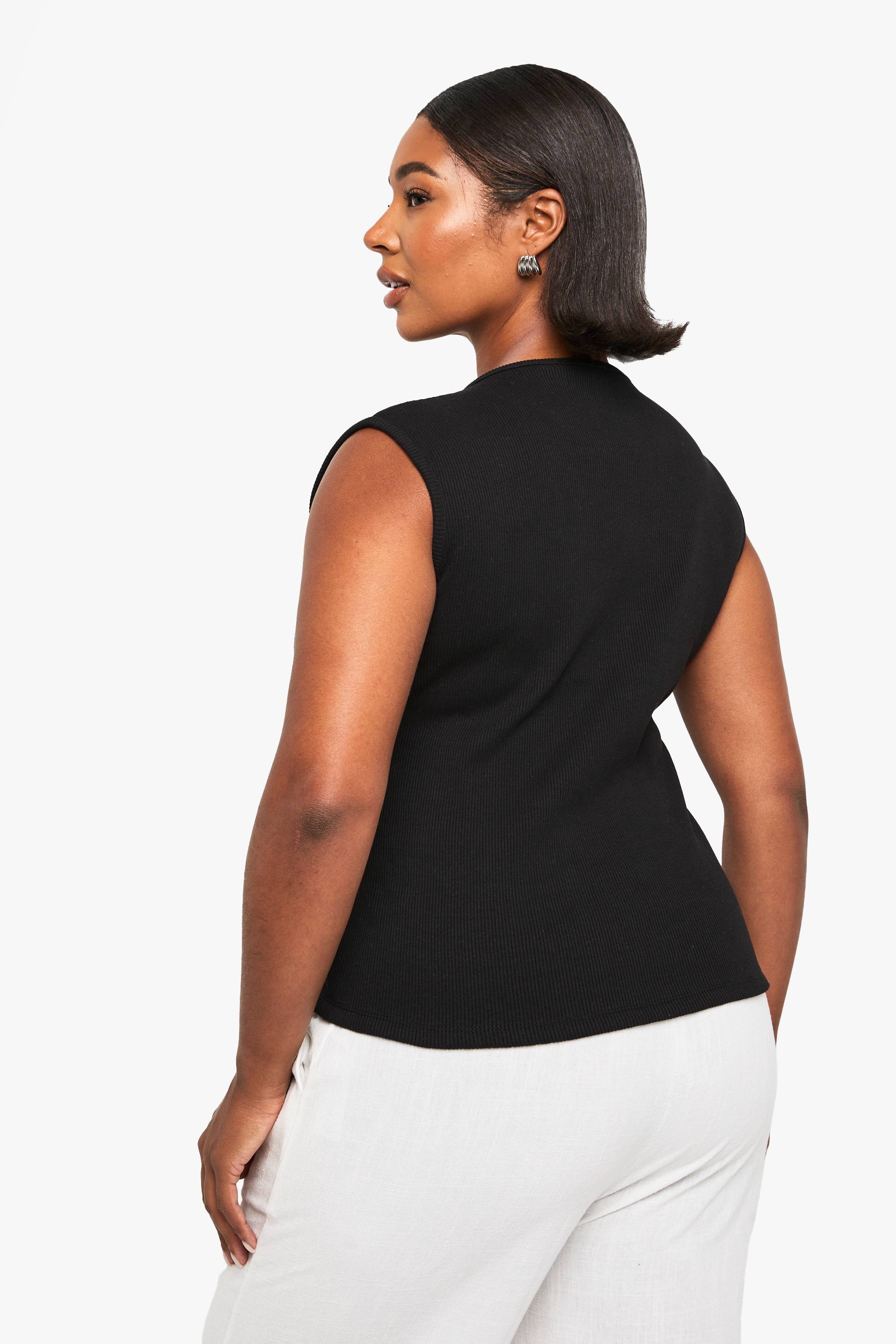 boohoo Haut grande taille sans manches asymétrique boutonné