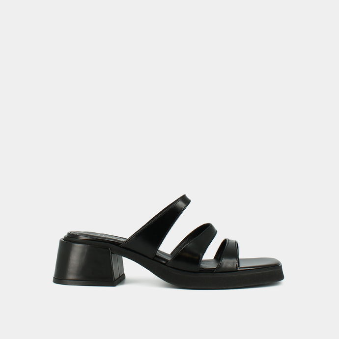 Mules à brides  en cuir glacé noir