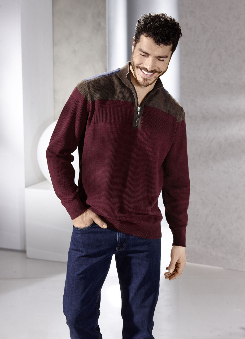 Stehkragenpullover mit Strukturmix