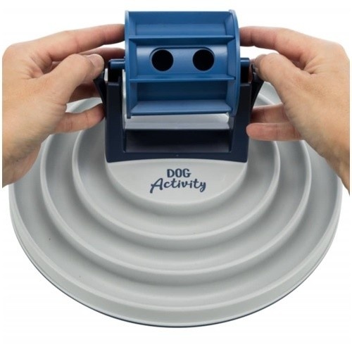 Alimentador interativo Trixie com roda, azul e branco, para gatos.