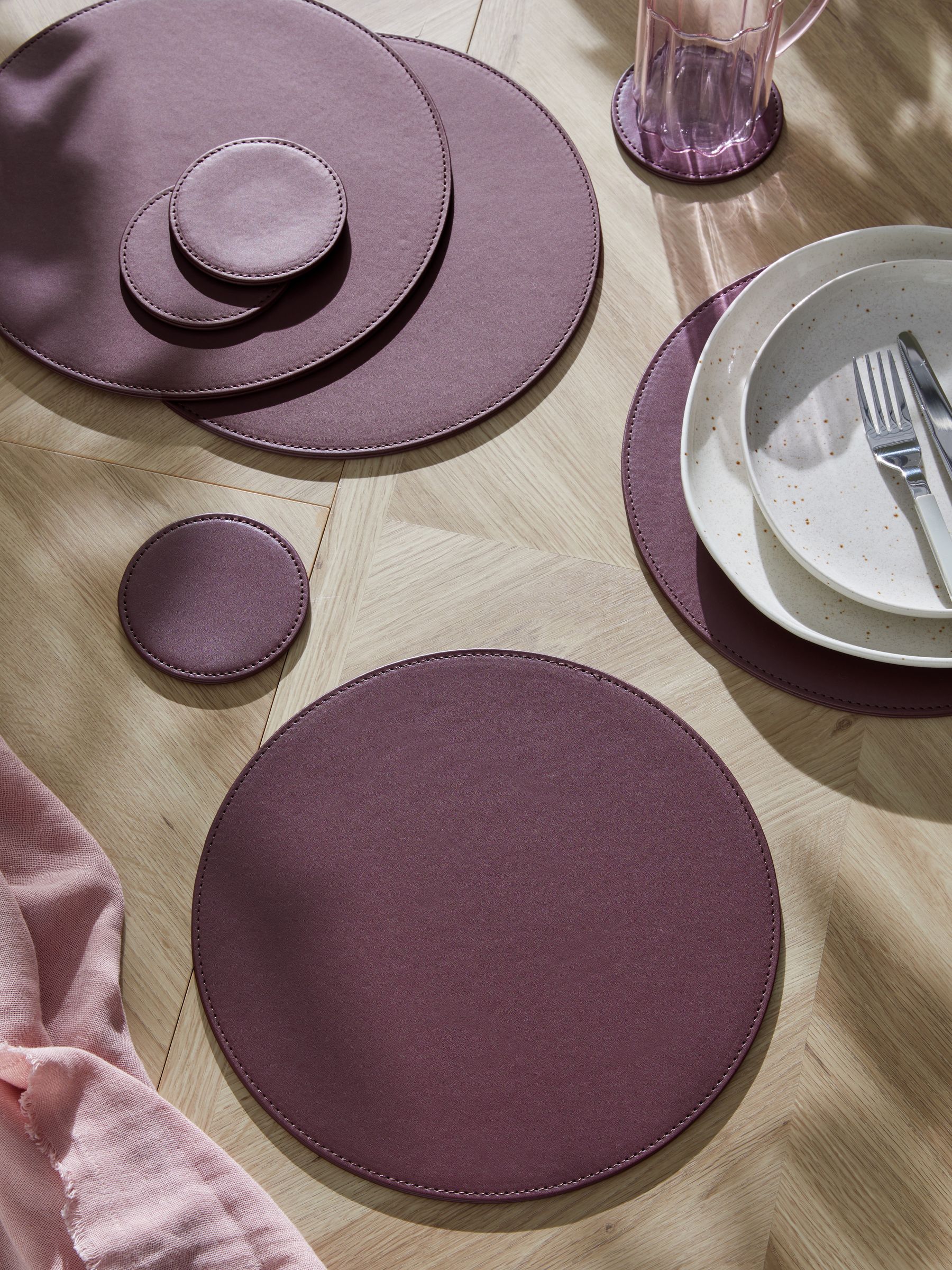Set van 4 omkeerbare placemats en onderzetters van imitatieleer