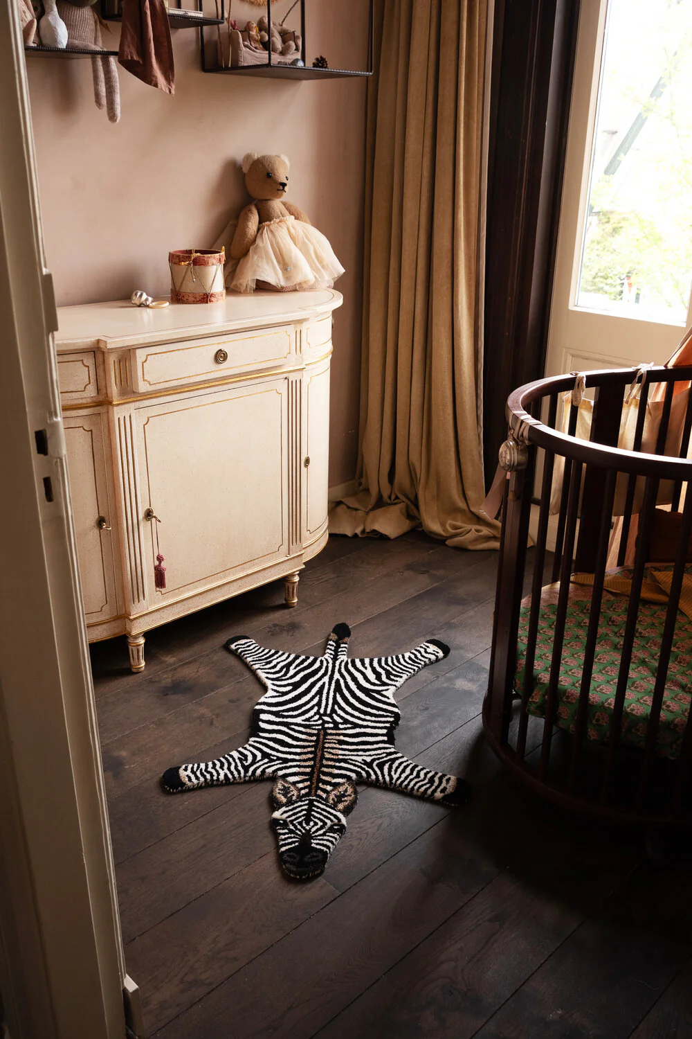 Doing Goods  Stripey Zebra gulvtæppe, Small - Off White