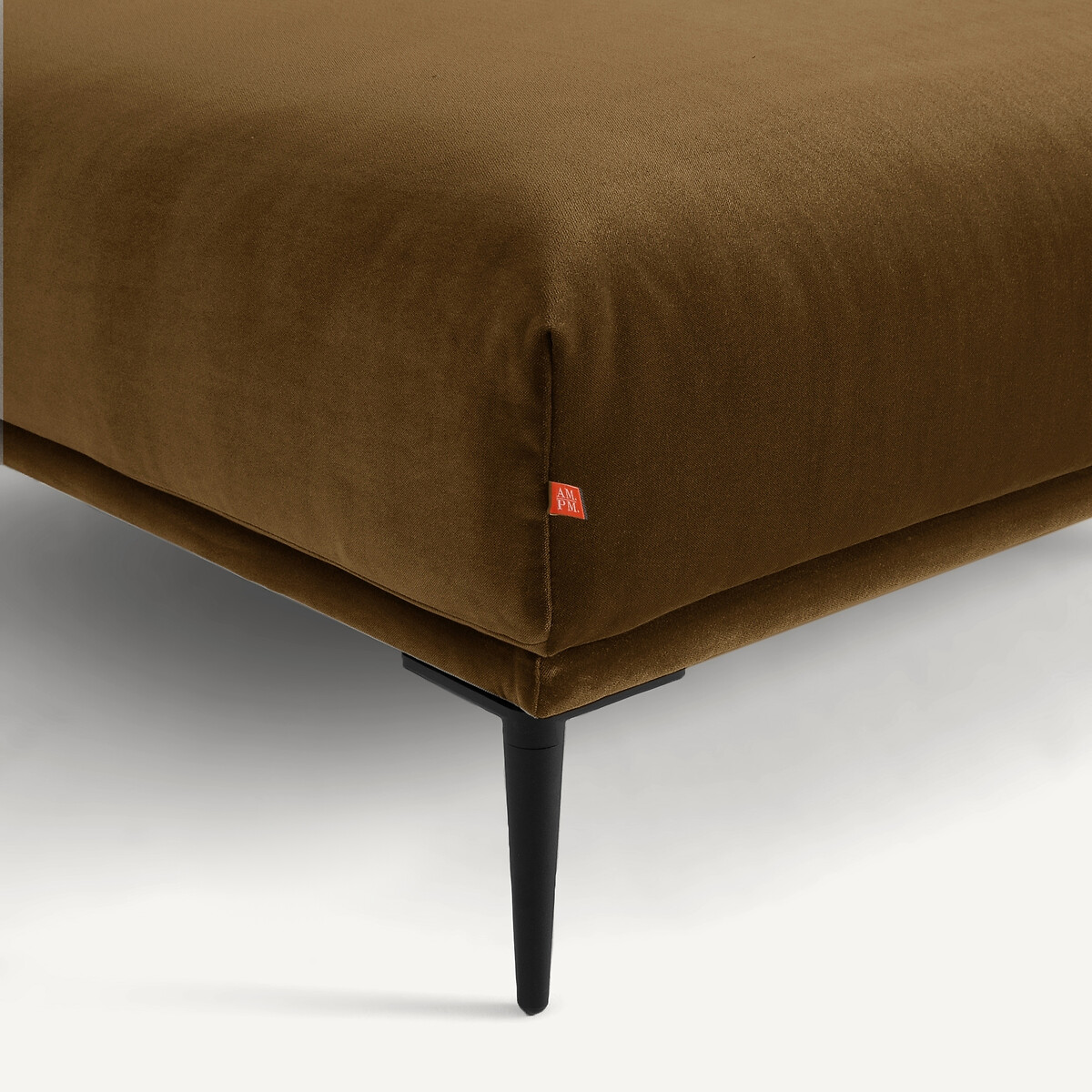 AM.PM<br>Puf XL em veludo, design Oscar E.Gallina