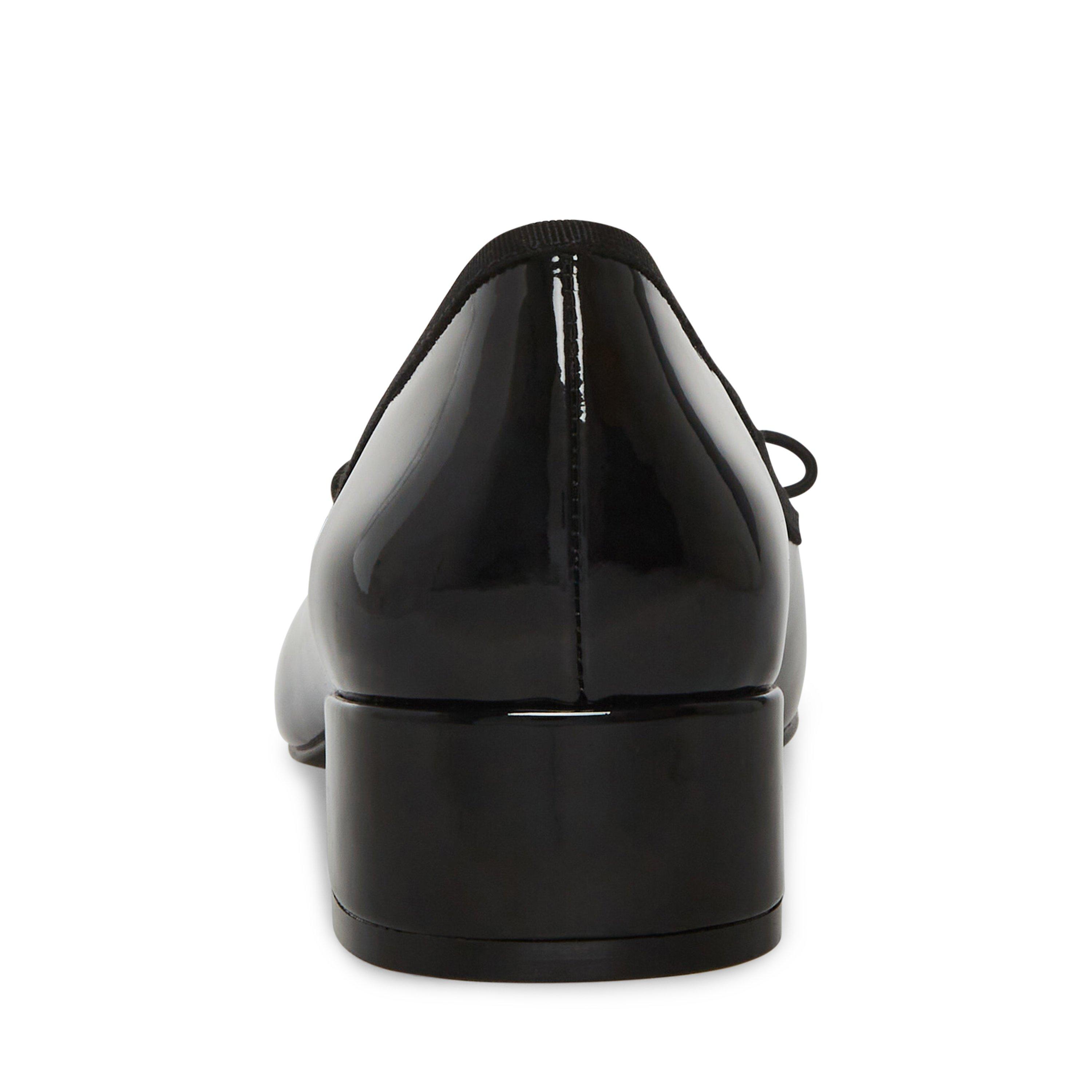Steve Madden Cherish Flat Shoe