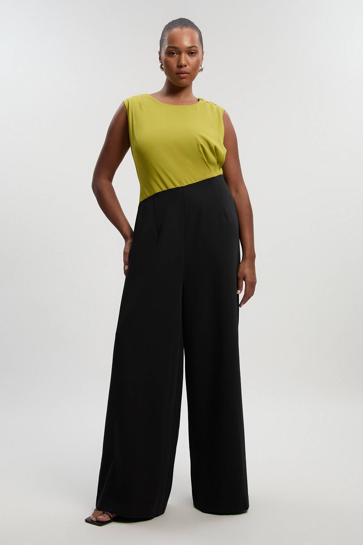KarenMillen Combinaison Grande Taille à Col Asymétrique et Jambes Larges en Tissu Souple Structuré