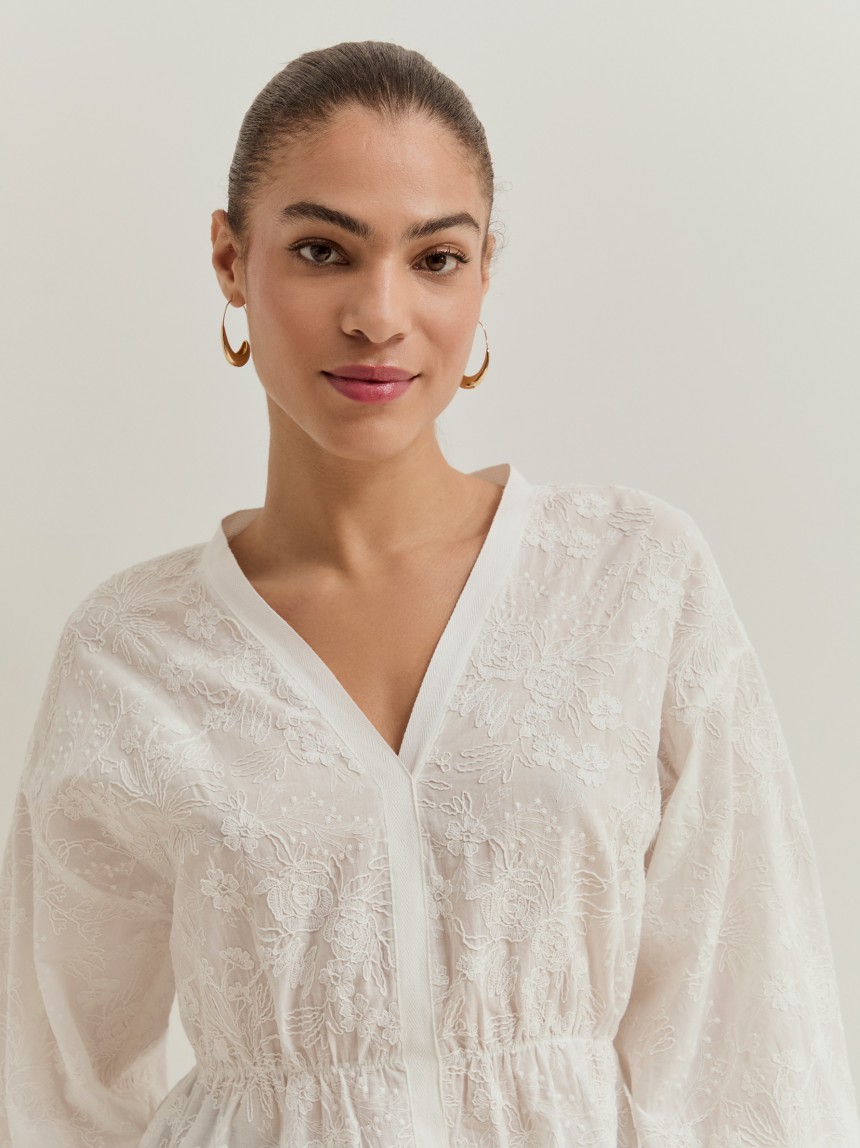 Blusa em algodão com bordados