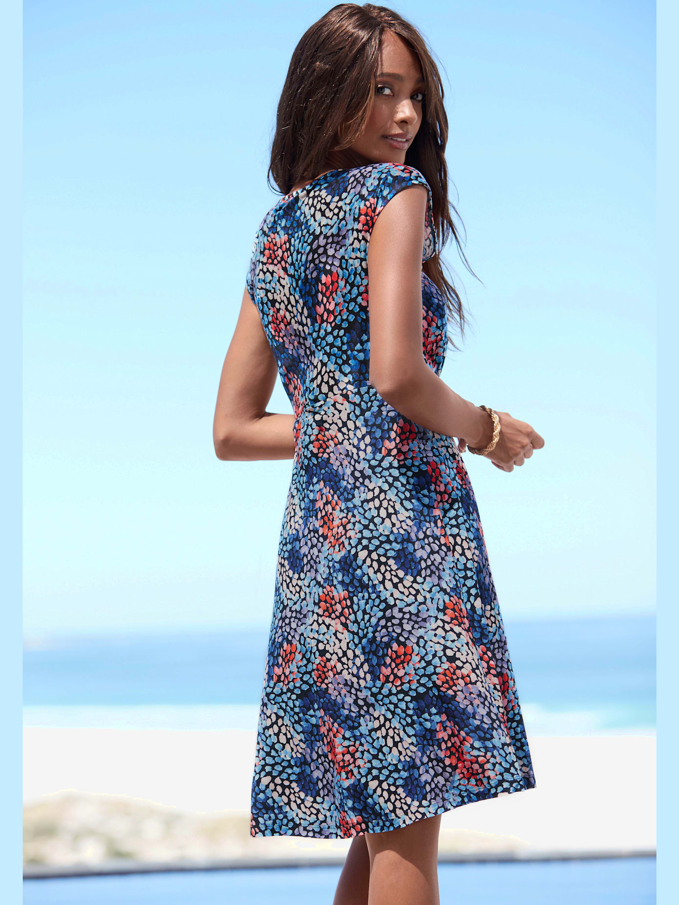 Robe en jersey encolure en v dégagée