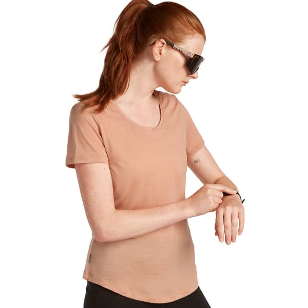 T-shirt randonnée ICEBREAKER W MERINO 125 COOL-LITE SPHERE III SS SCOOP TEE DESERT SAND