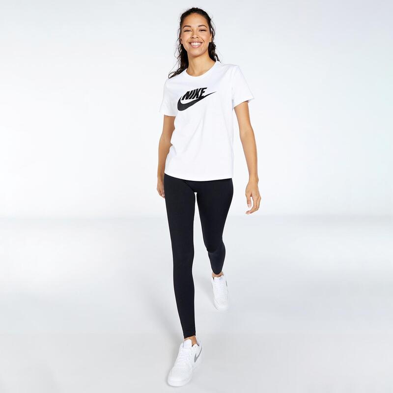 Nike Sportswear Essentials