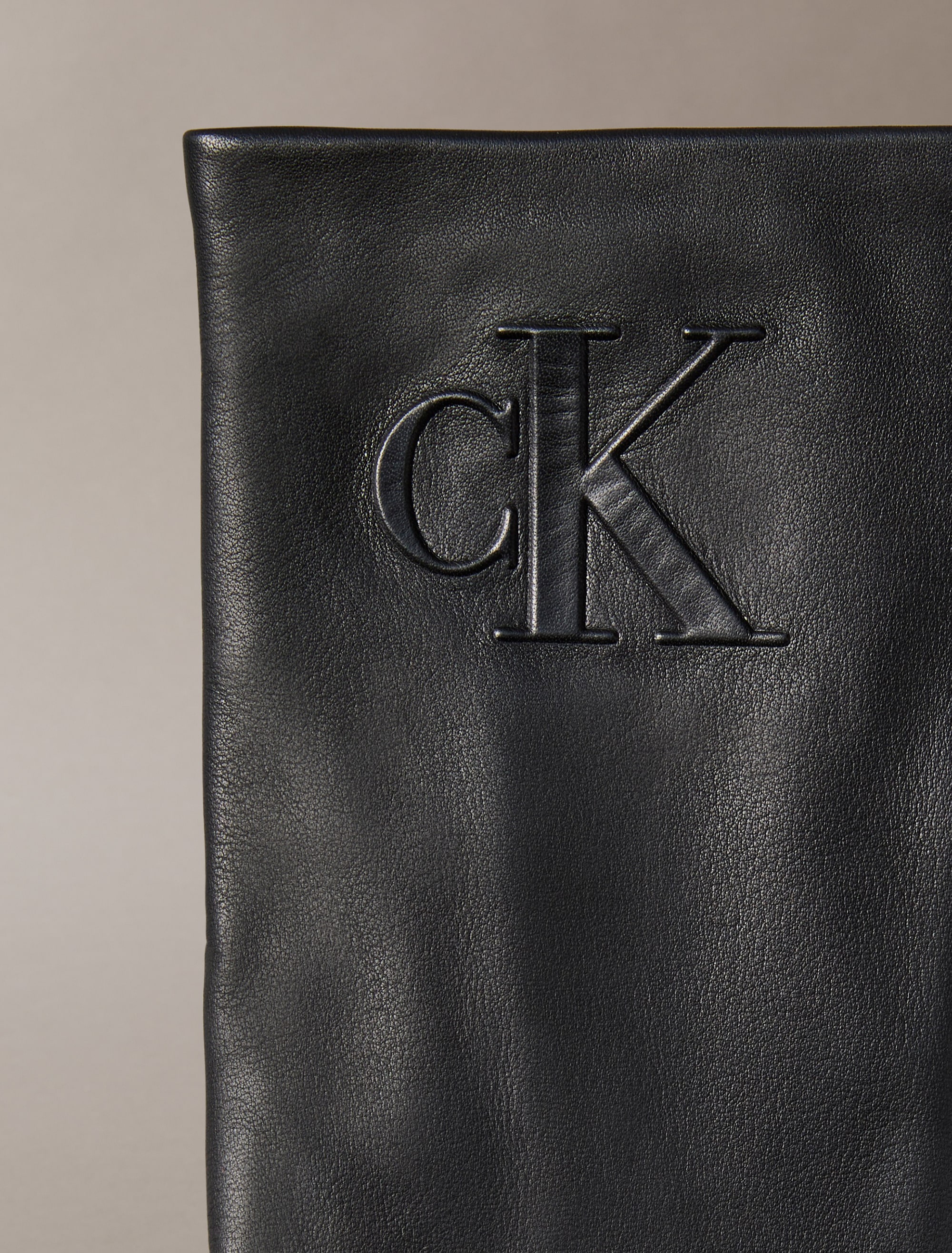 Calvin Klein Lederhandschuhe »RAISED CK LEATHER GLOVE«, Aus Schaf-Nappaleder