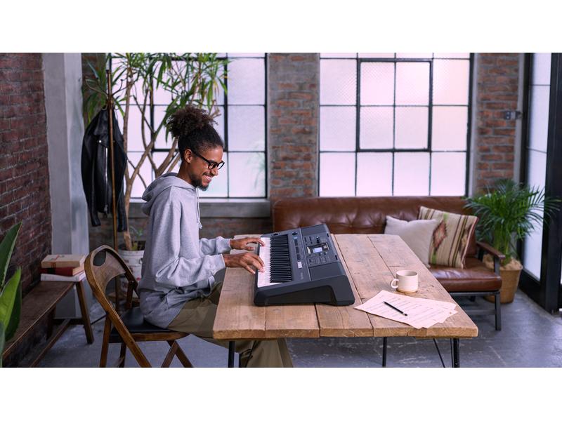 Yamaha Keyboard PSR-E473 Portables Keyboard mit Anschlagdynamik