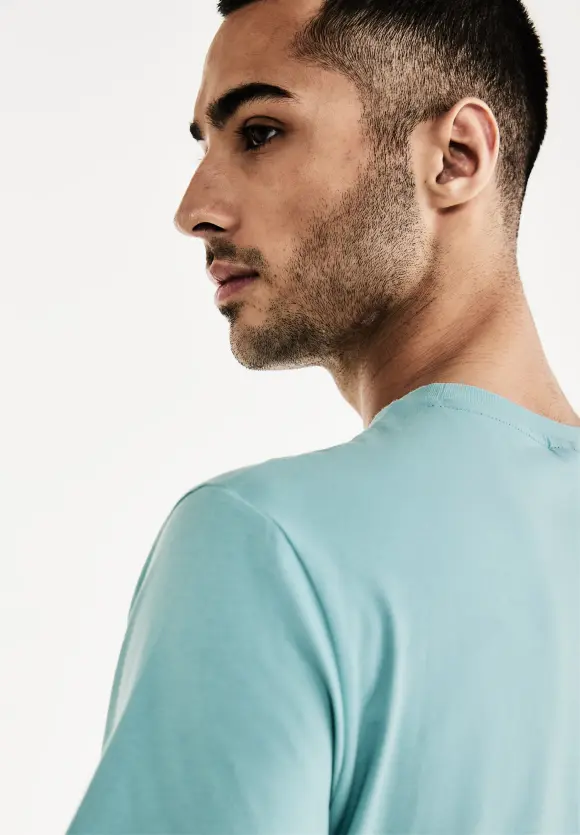 Basic T-Shirt in Unifarbe - aurora turquoise