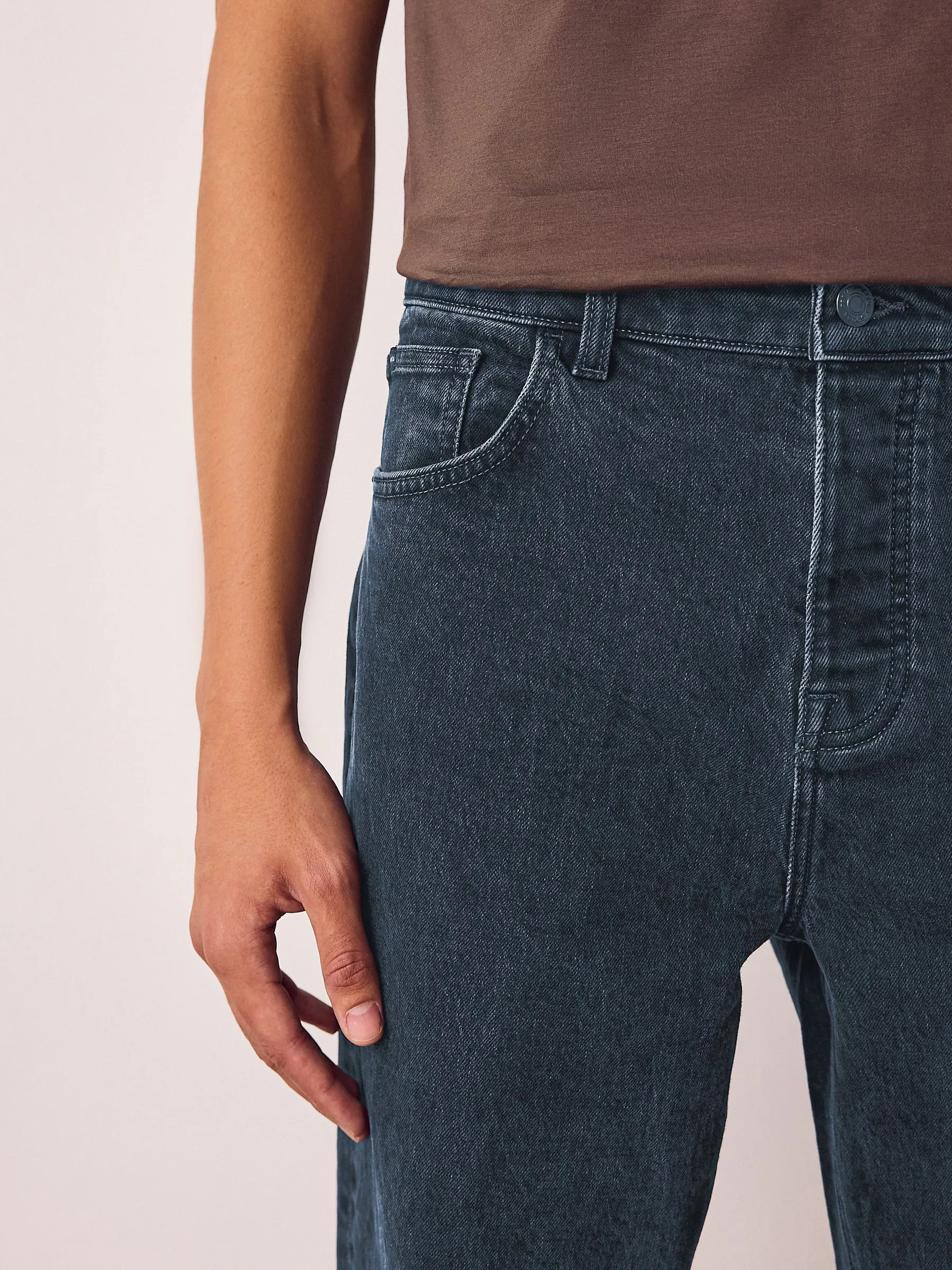 Mediumblauw getint - Relaxte uitlopende pasvorm - Vintage wash denim jeans