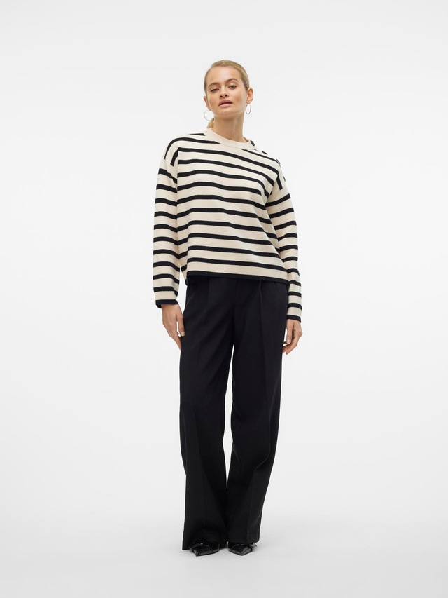 Vero Moda Rundhalspullover »VMSABA LS O-NECK BUTTON PULLOVER GA NOOS«, mit Zierknöpfen auf der linken Schulter