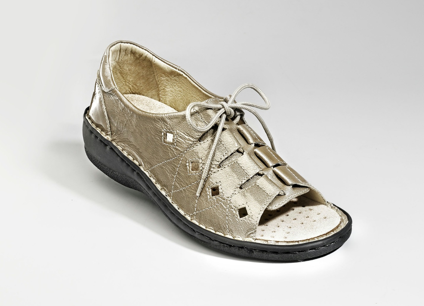 Sandalette aus Lackleder