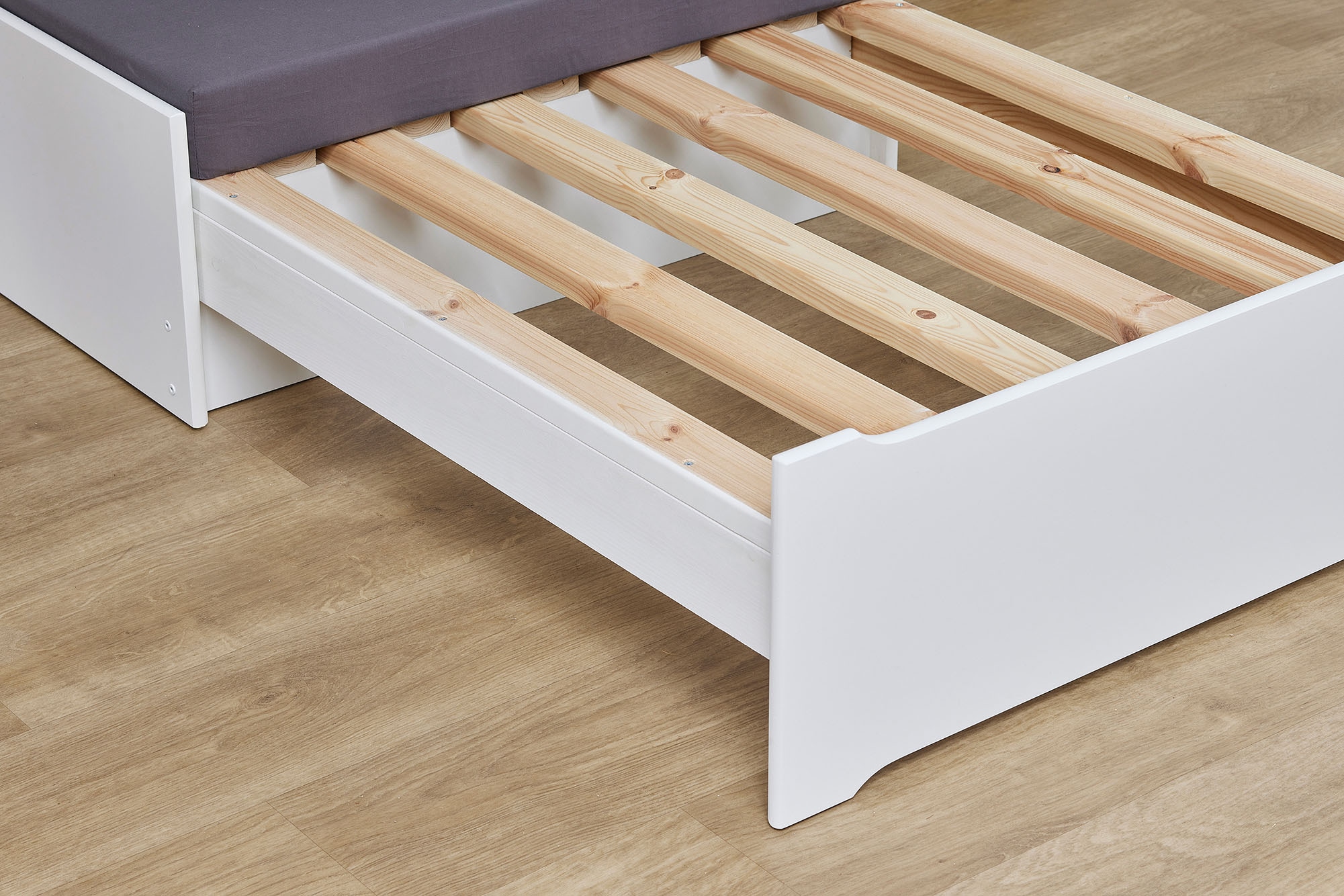 Hoppekids Hochbett »ECO Dream 90x200 mit Schreibtisch & Loungesofa / Gästebett« Kinderbett aus Massivholz, Sofa ausziehbar zum Gästebett