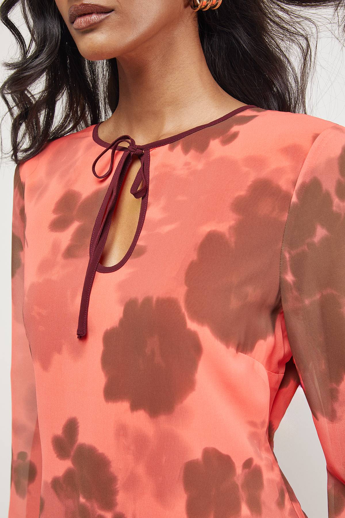 Warehouse Robe Midi en Georgette à Encolure Boutonnière et Manches à Liens