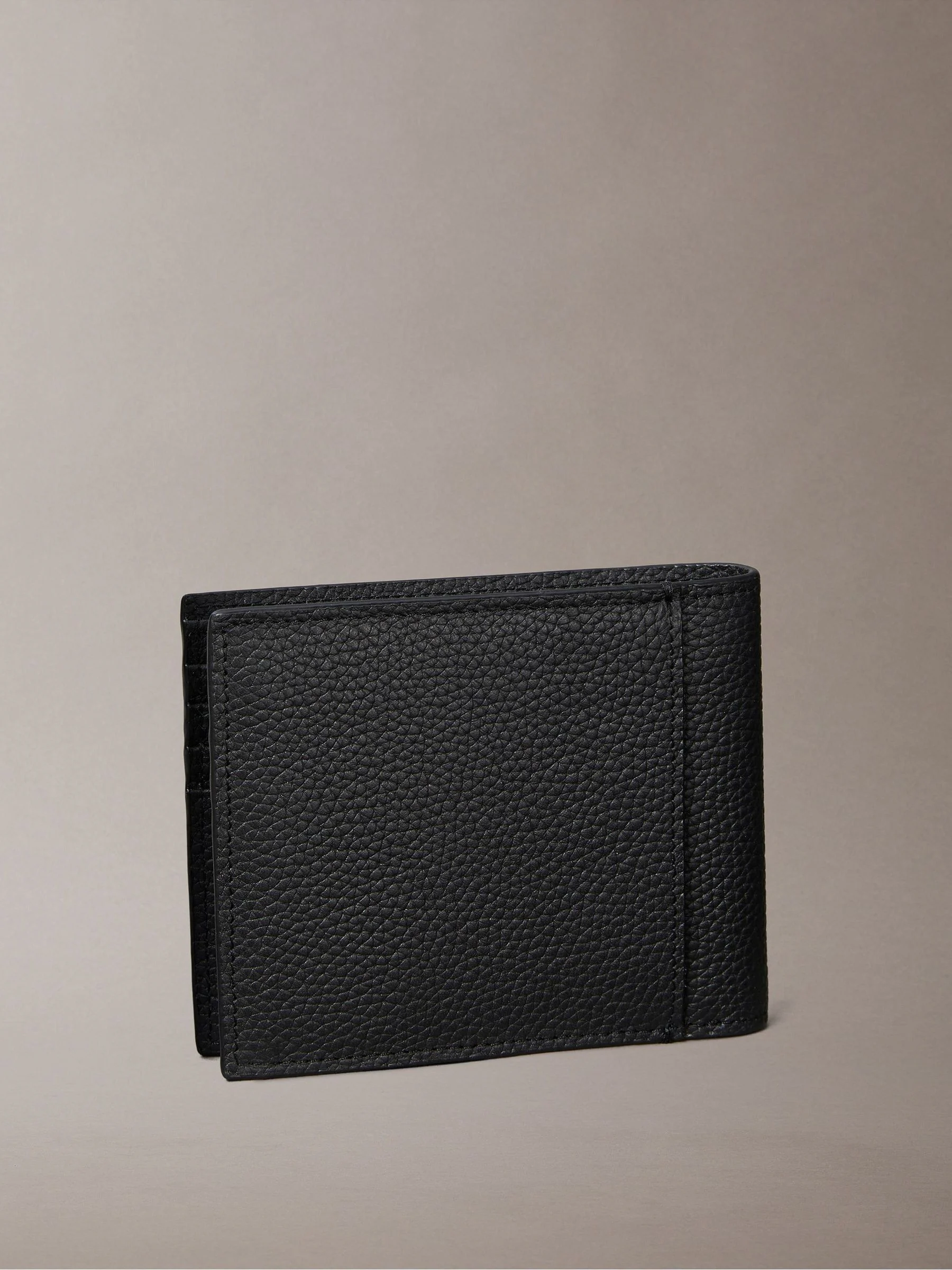 Zwart - Calvin Klein Foil Embossed Logo Bifold Wallet