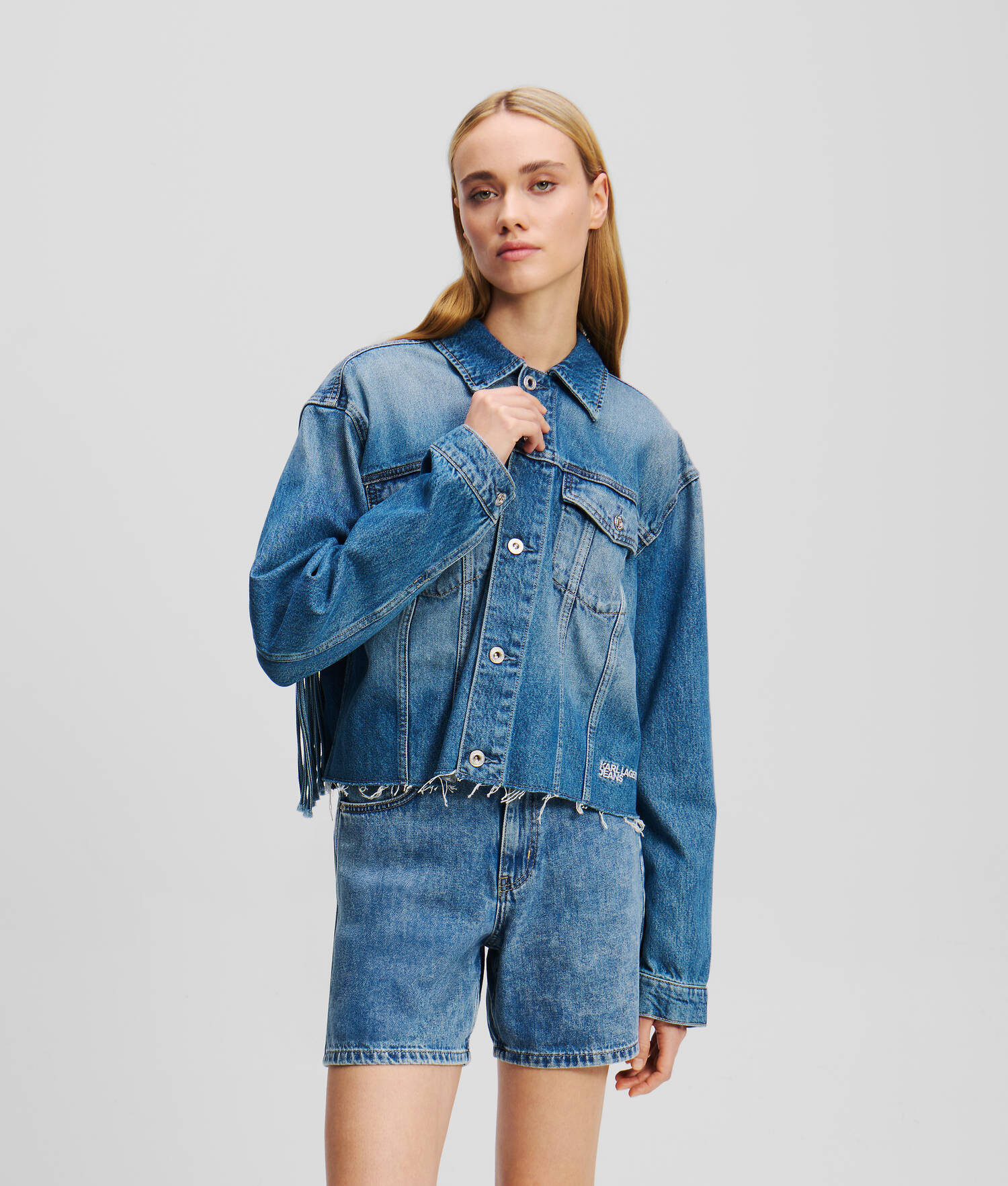 VESTE EN DENIM À FRANGES DÉCONTRACTÉE - Bleu moyen lavé à la pierre