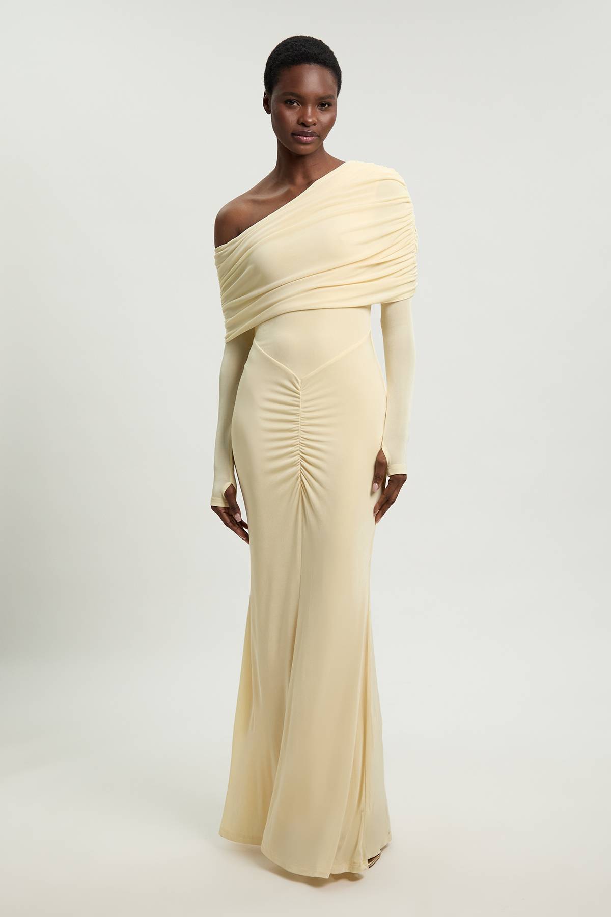 KarenMillen Robe Longue Sirène en Crêpe Fluide Épaules Dénudées avec Détails Froncés