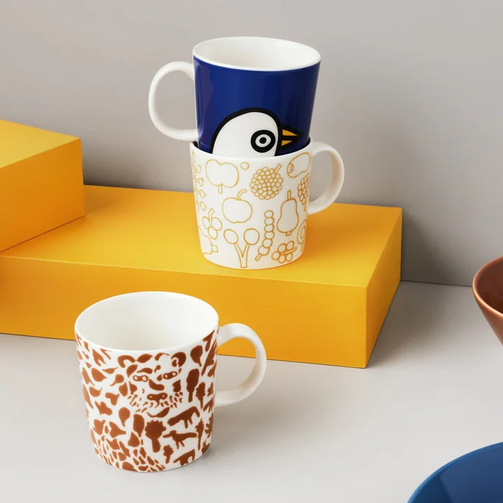 Iittala - Oiva Toikka Becher mit Henkel 0,4 l, hell blau-braun