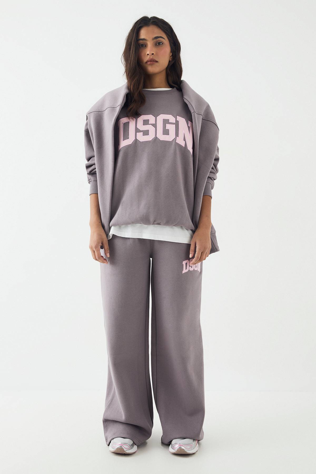 Sweat-shirt Oversize DSGN Studio avec Appliqué Cordon