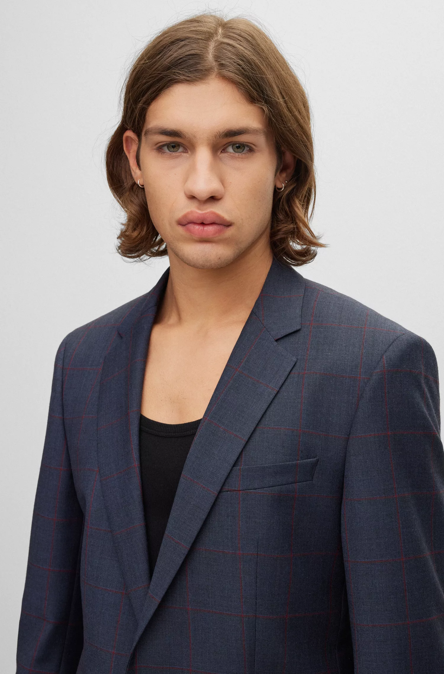 Terno slim fit xadrez vermelho HUGO em mistura de lã elástica.