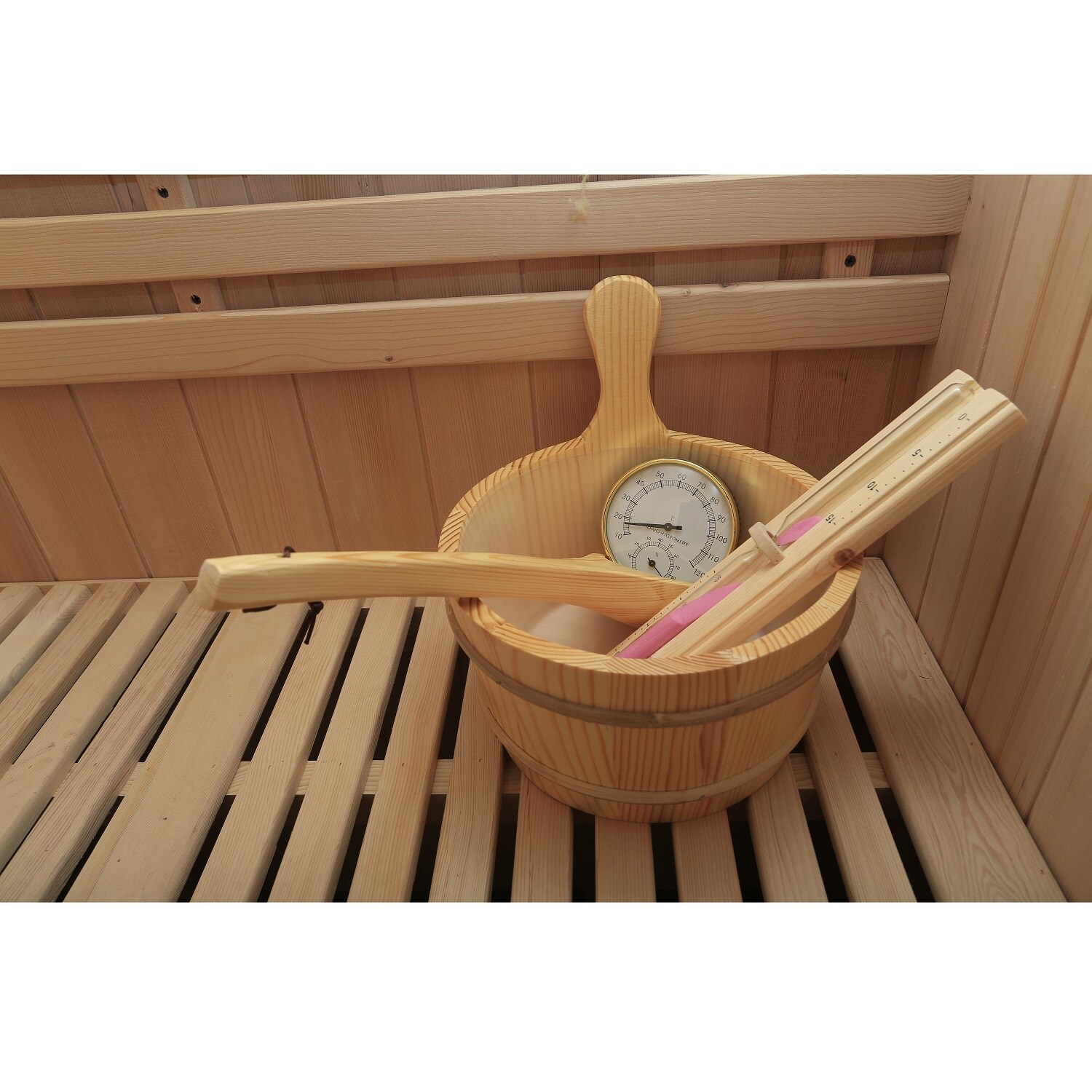 Dewello® Finnische Traditionelle Sauna SARNIA PLUS 180cm x 140cm inkl. 6 KW Harvia Ofen, inkl.Aufguss-Set, Sanduhr, Thermometer