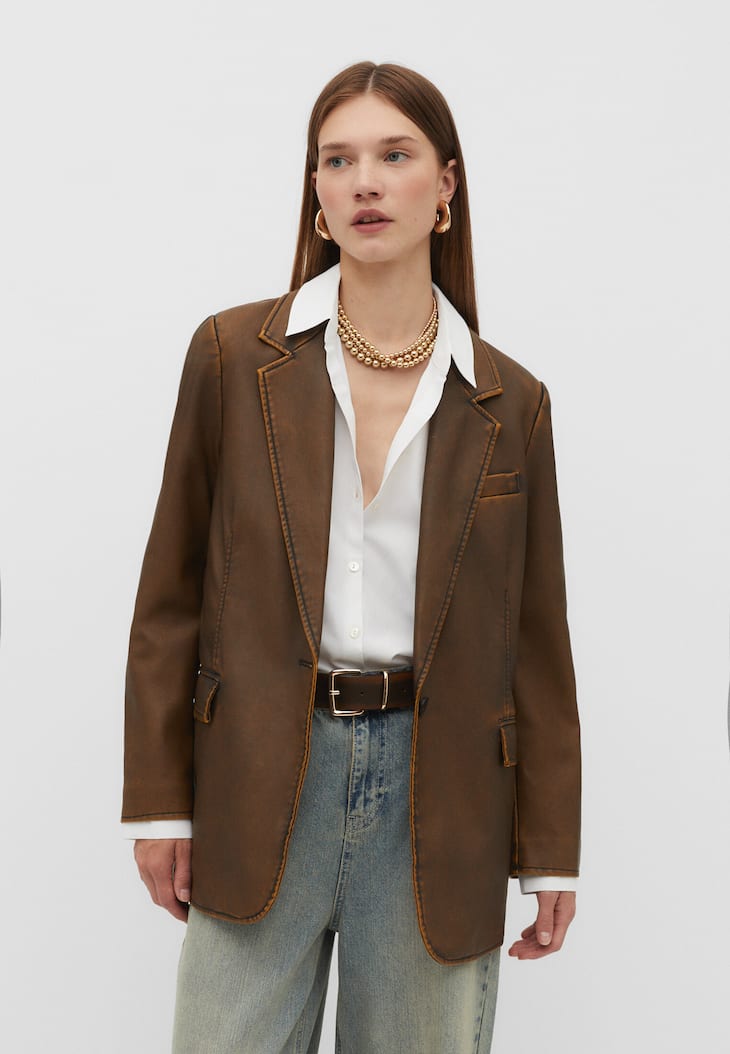 Blazer de couro sintético com efeito desgastado