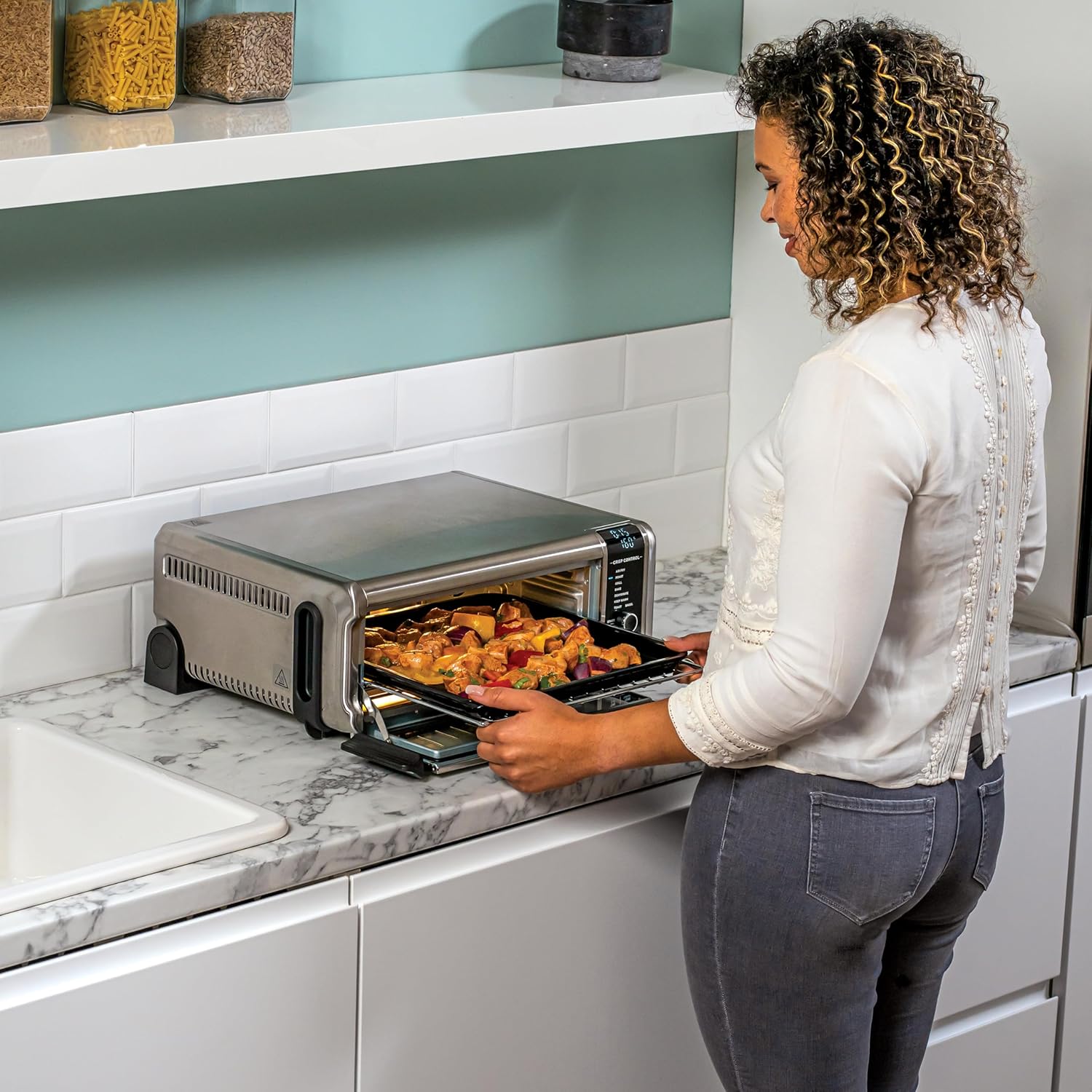 Ninja Foodi 8-in-1 Multifunktionsofen, tragbarer Mini-Ofen für Arbeitsflächen, Multifunktionsofen mit 8 Kochfunktionen; Air Fry, Rösten, Grillen, Backen und mehr. Silber/Schwarz SP101EU