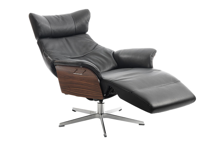 Air lenestol Stol med integrert fothviler. Hud Fantasy 89 black. Valnøtt sider. Fot i aluminium med svingretur.