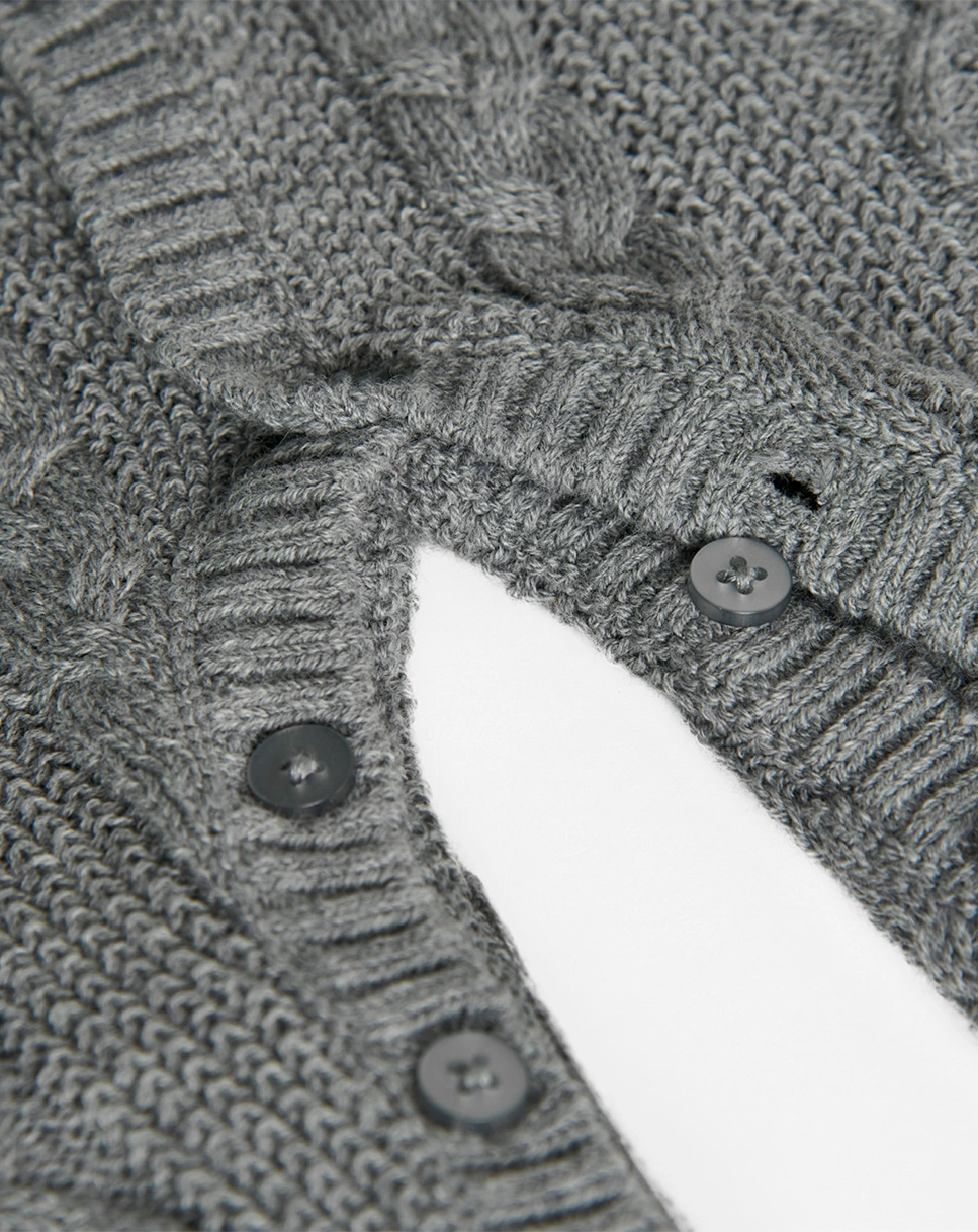 Strick-Strampler PATTERN mit Mütze in grau
