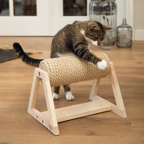 Arranhador horizontal para gatos, desenhado por Lotte Pste