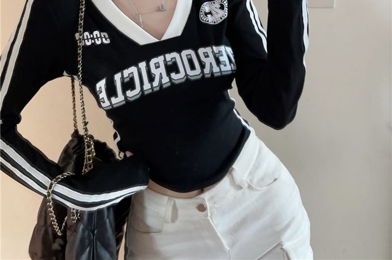 OUREA - T-shirt met lange mouwen, V-hals en letters, cropped en slim fit