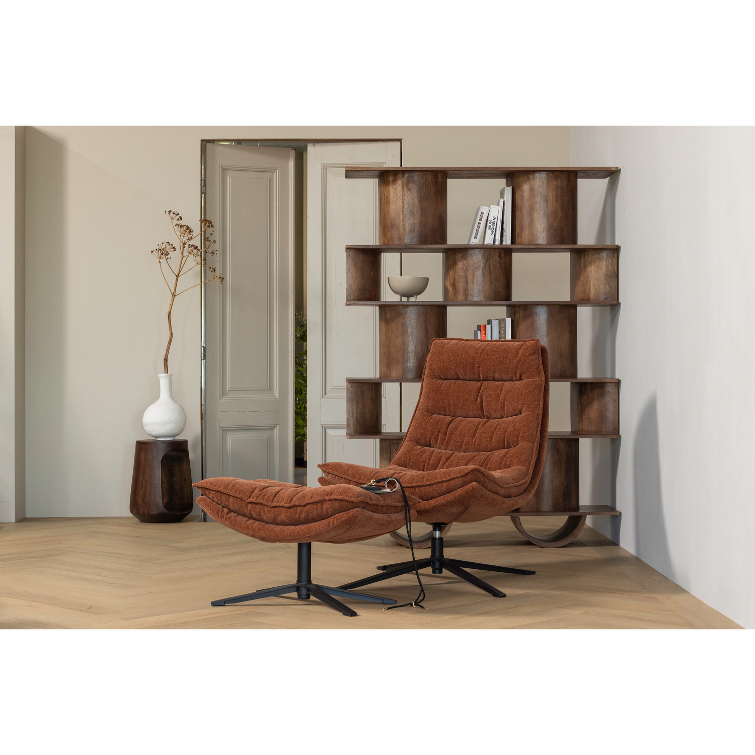 WOOOD Kube Draaifauteuil Met Hocker - Chenille stof - Bruin