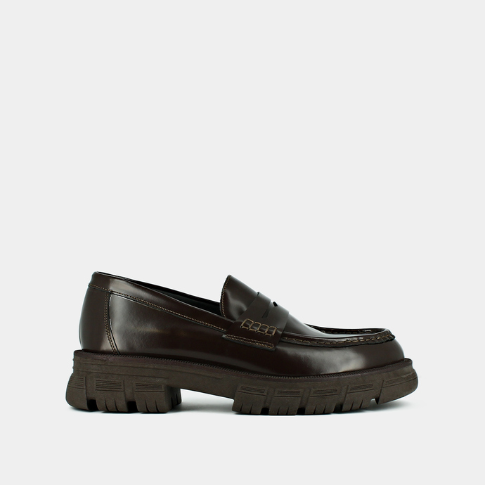 Mocassins à semelles crantées  en cuir glacé marron