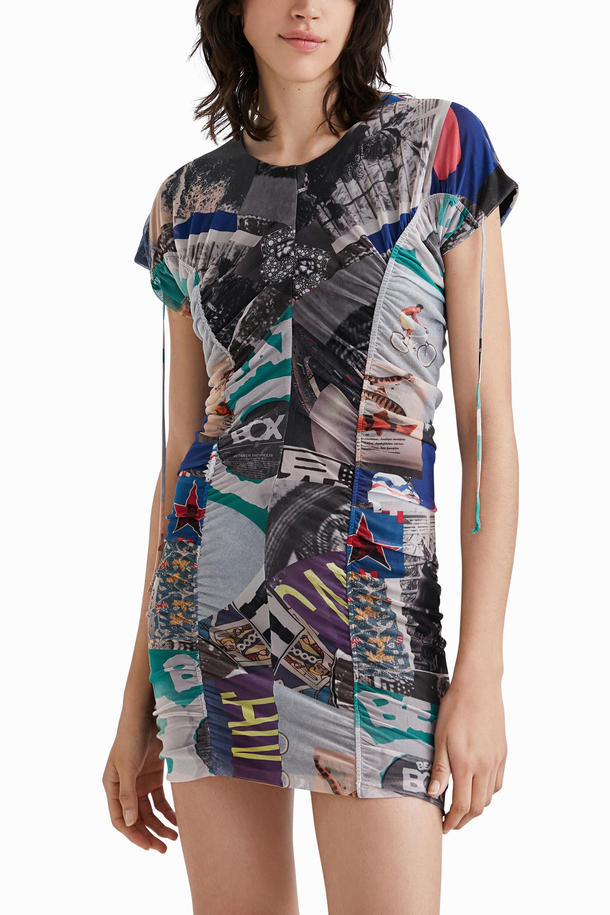 vestido curto justo com babados