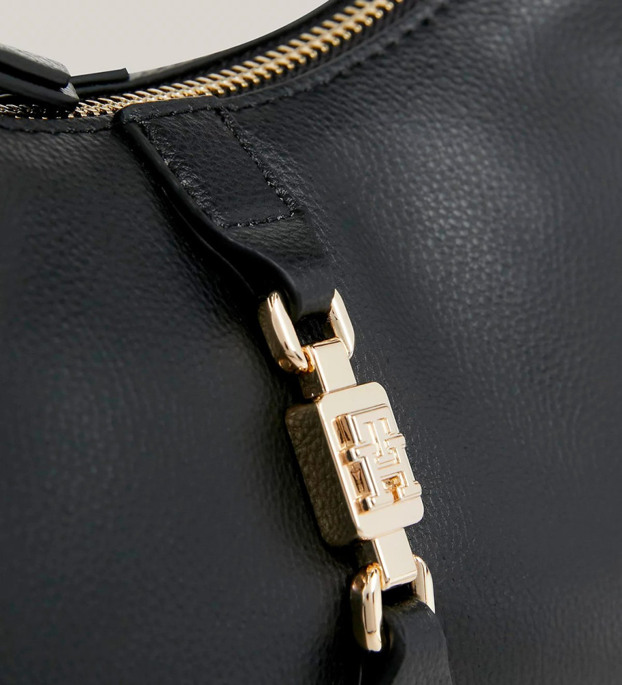 Bolsa transversal Tommy Hilfiger Horsebit, preta