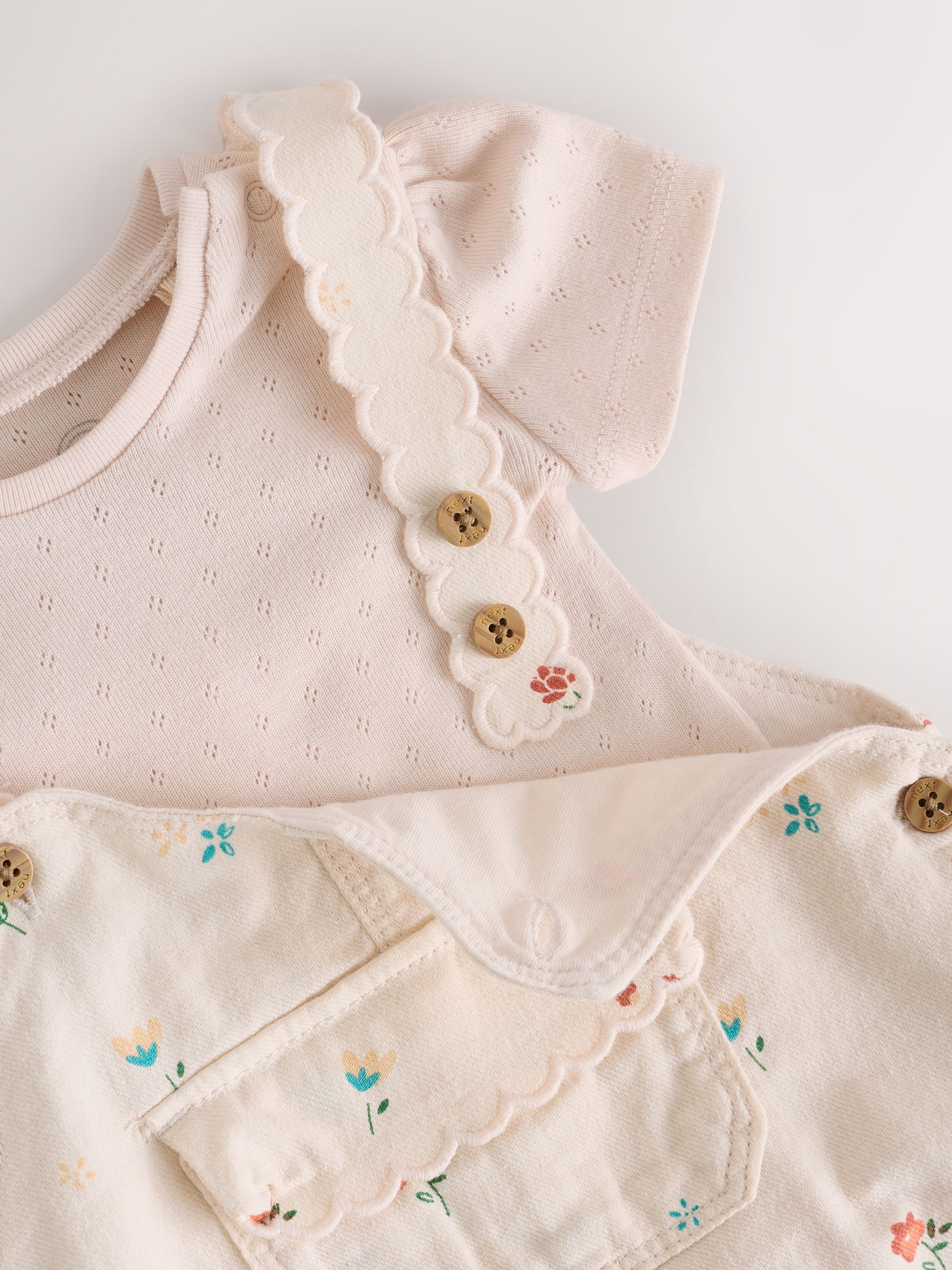 Wit met bloemenprint - Babyset van rompertje met korte mouwen en bretelbroek (0mnd -2jr)