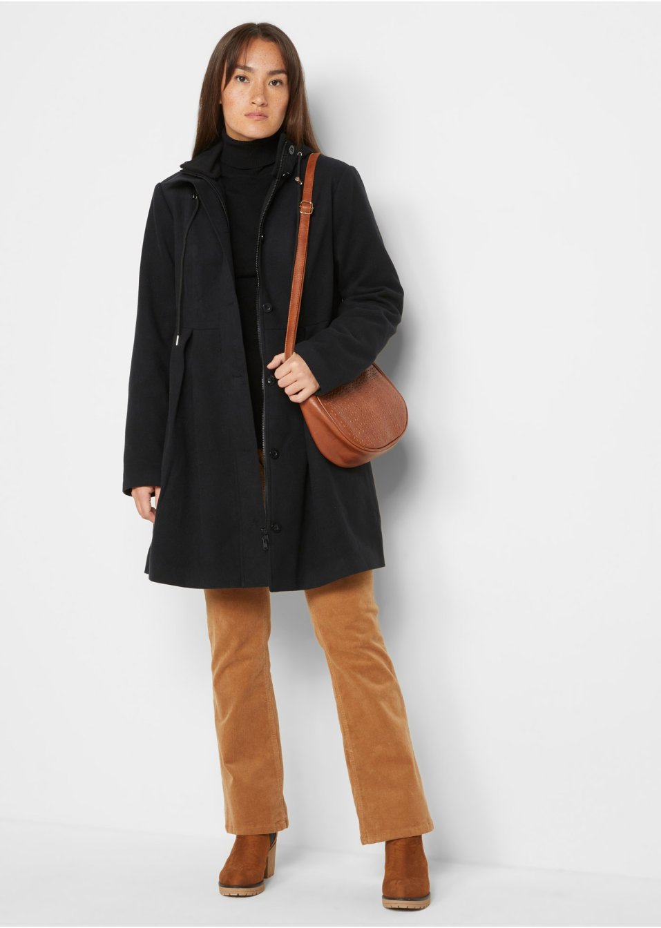 Manteau à capuche et pli, forme évasée