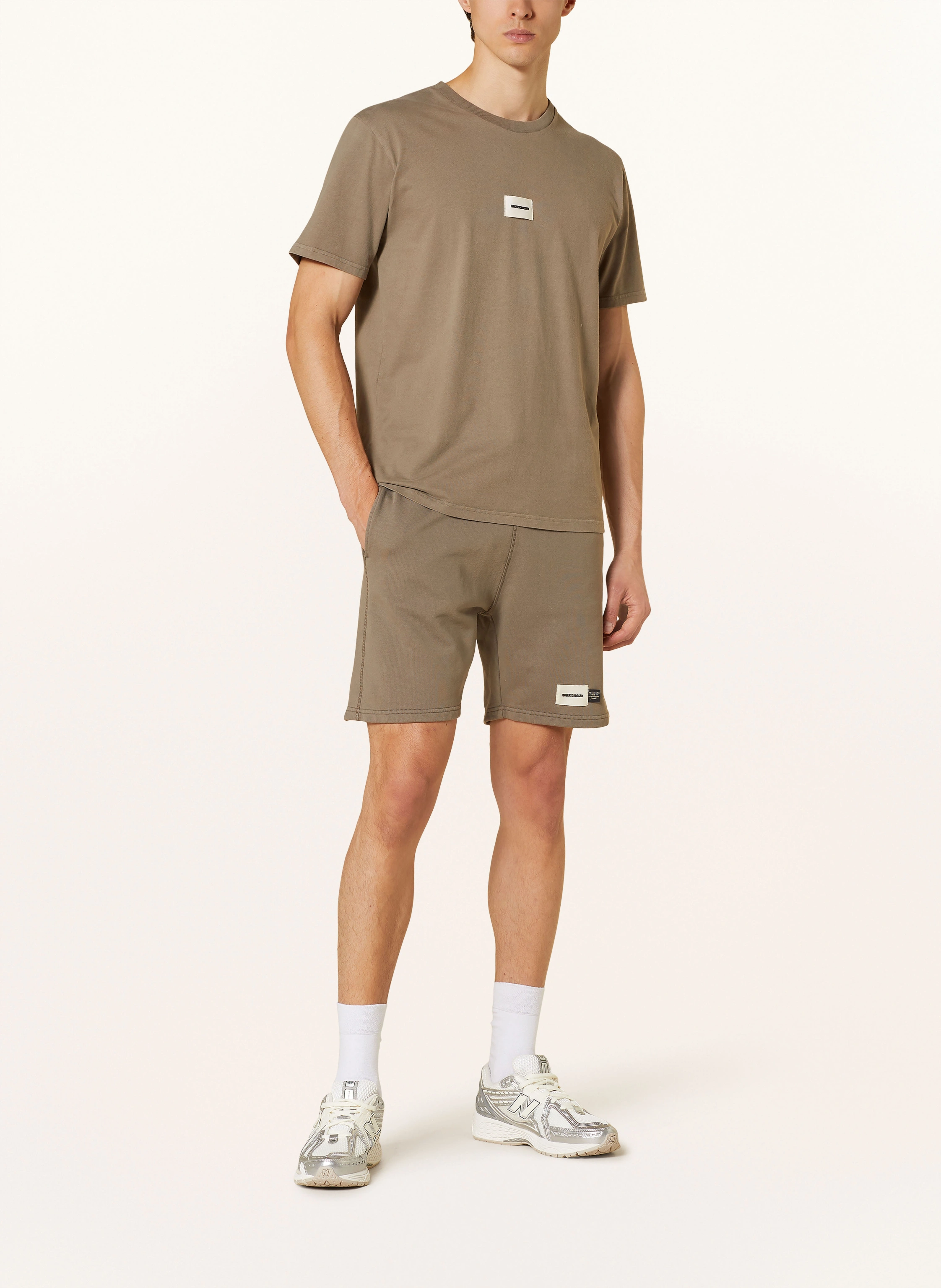 FINGERSCROSSED Sweatshorts MOVEMENT
