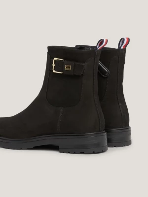 Botas de cano curto em nobuck com detalhe de cinto essencial
