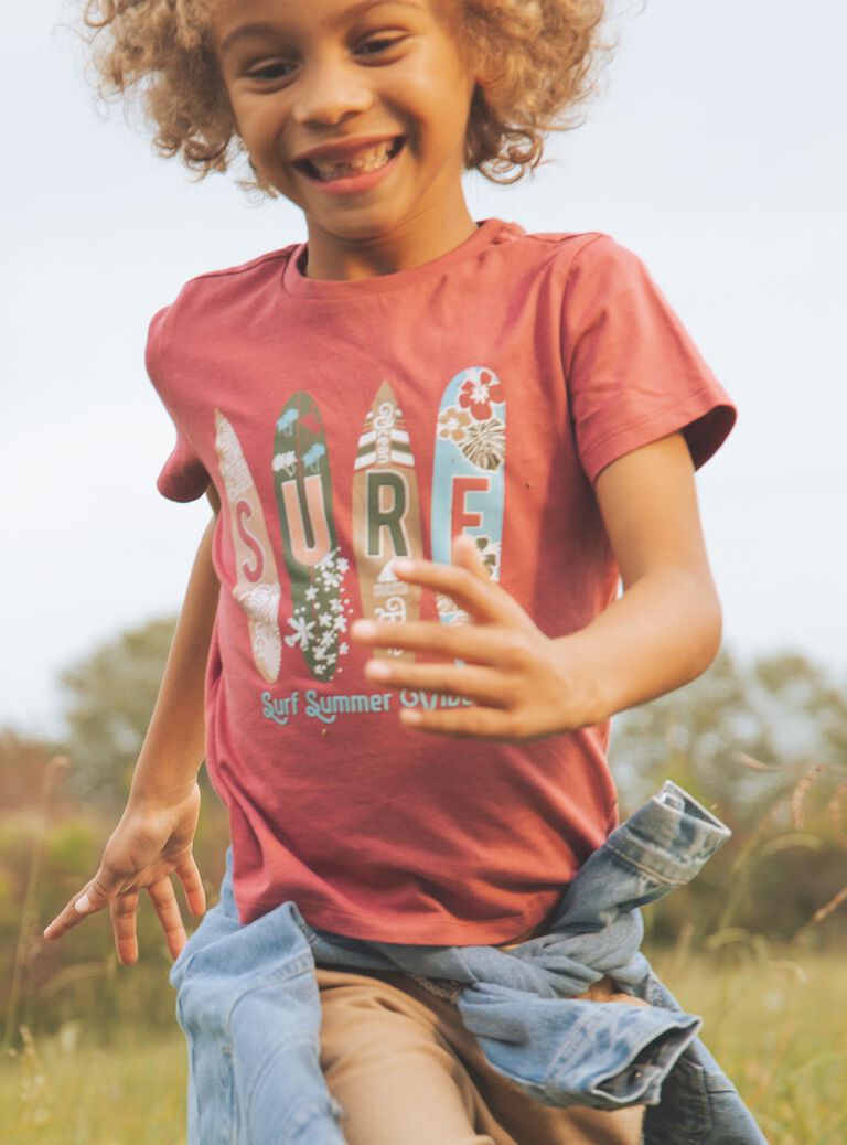 T-shirt rouge thème surf