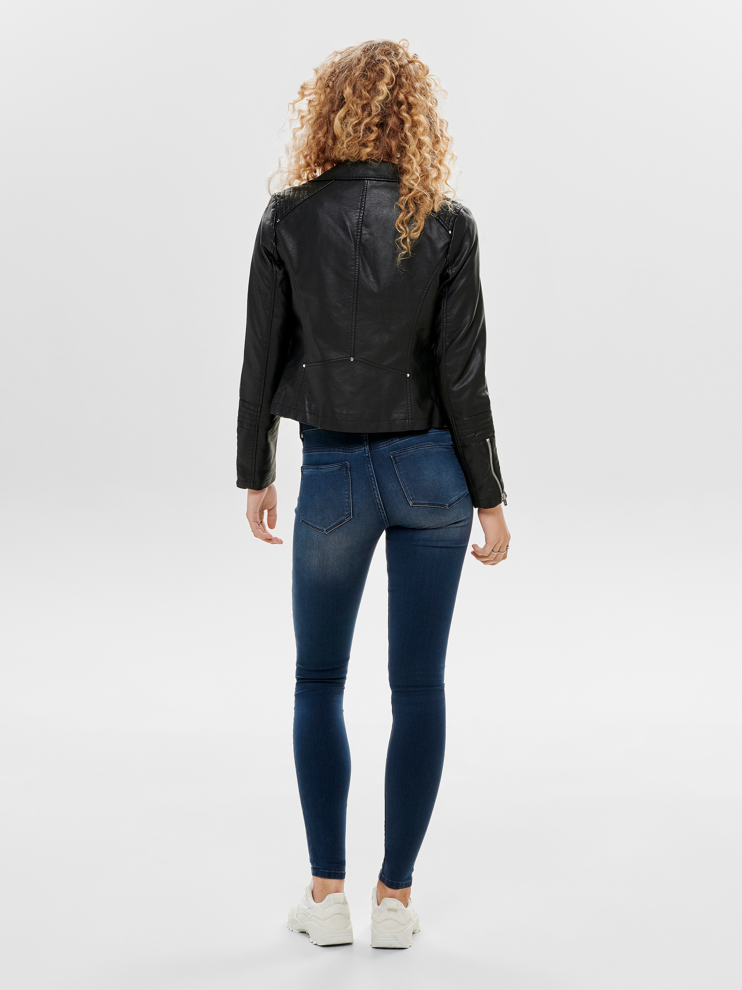 ONLY Lederimitatjacke »ONLGEMMA – Bikerjacke mit asymmetrischem Reissverschluss« tailliert, casual, Lederimitat, Reissverschlusstaschen