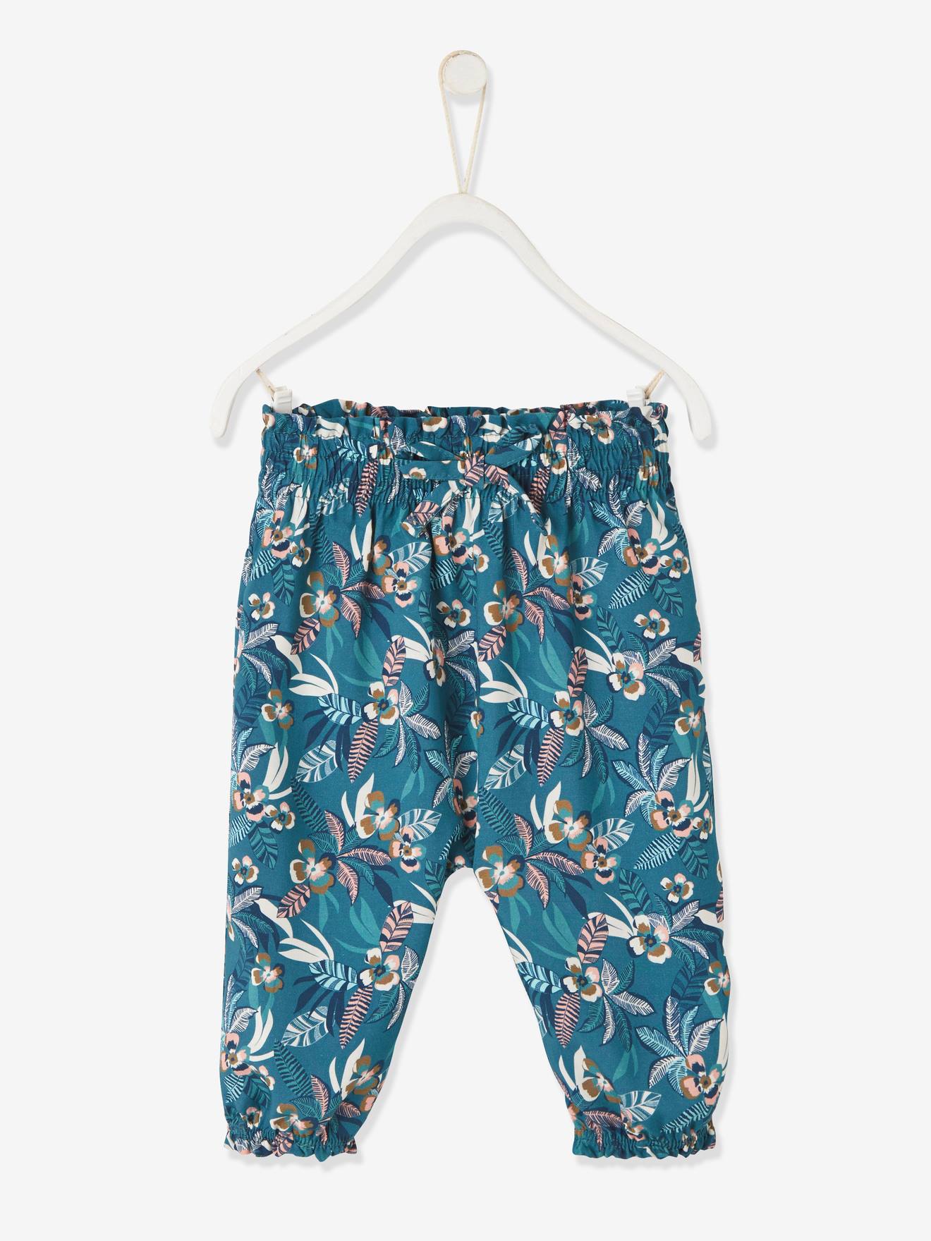 Calças fluidas estampadas para bebês na cor cru.