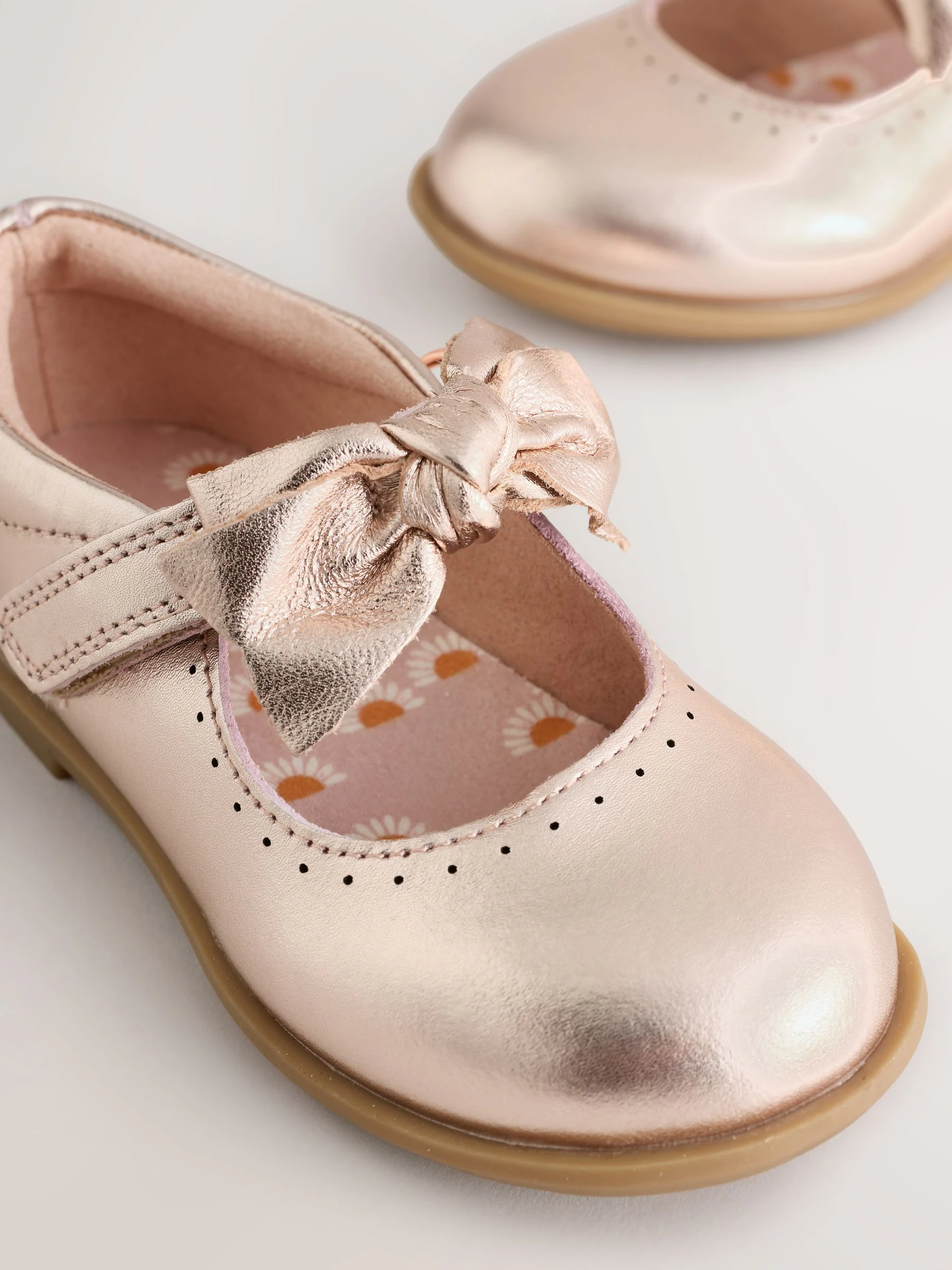 Roségoudkleurig - Leren schoenen met striksluiting
